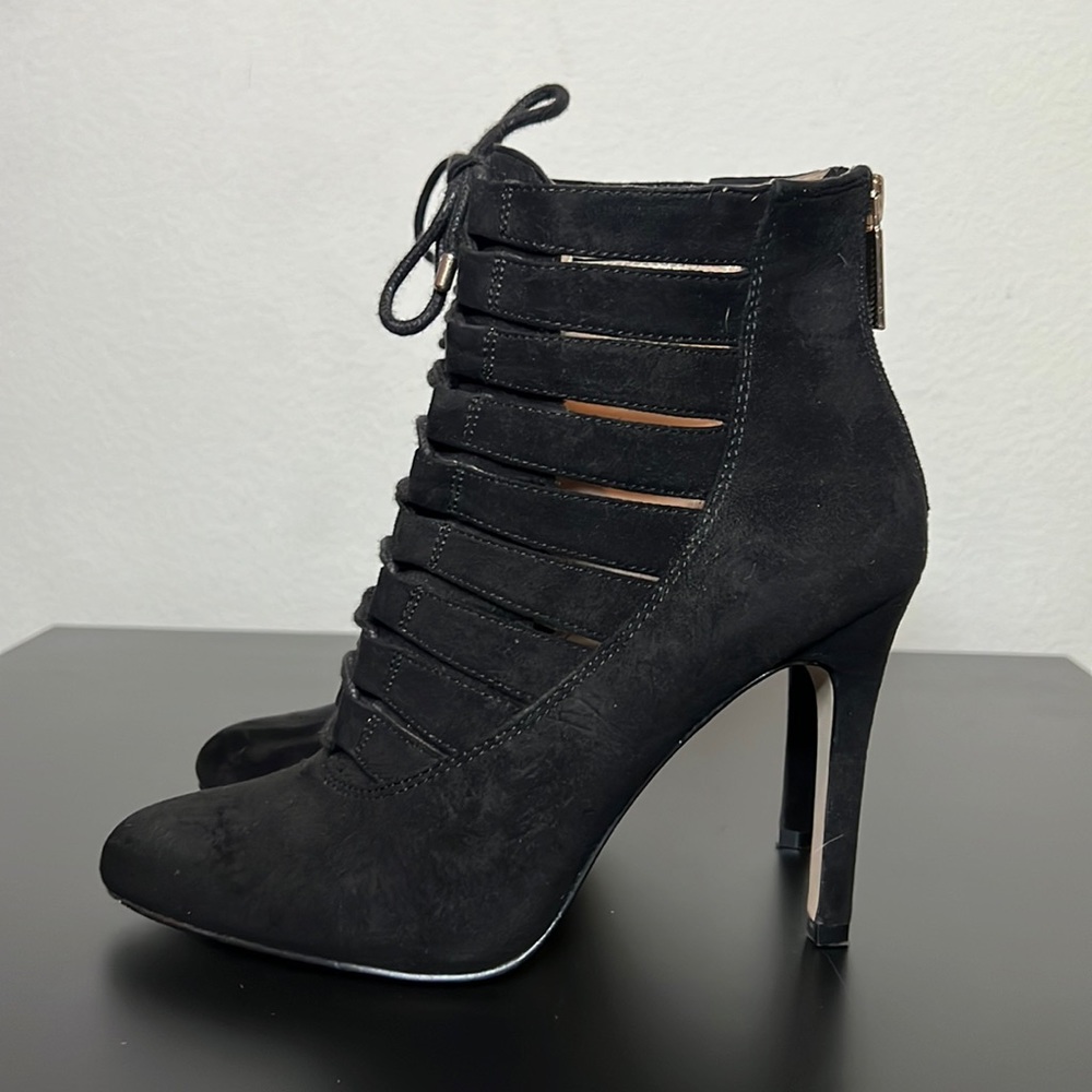 BCBGeneration black ankle booties heels w gold zipper excellent condition sz 8